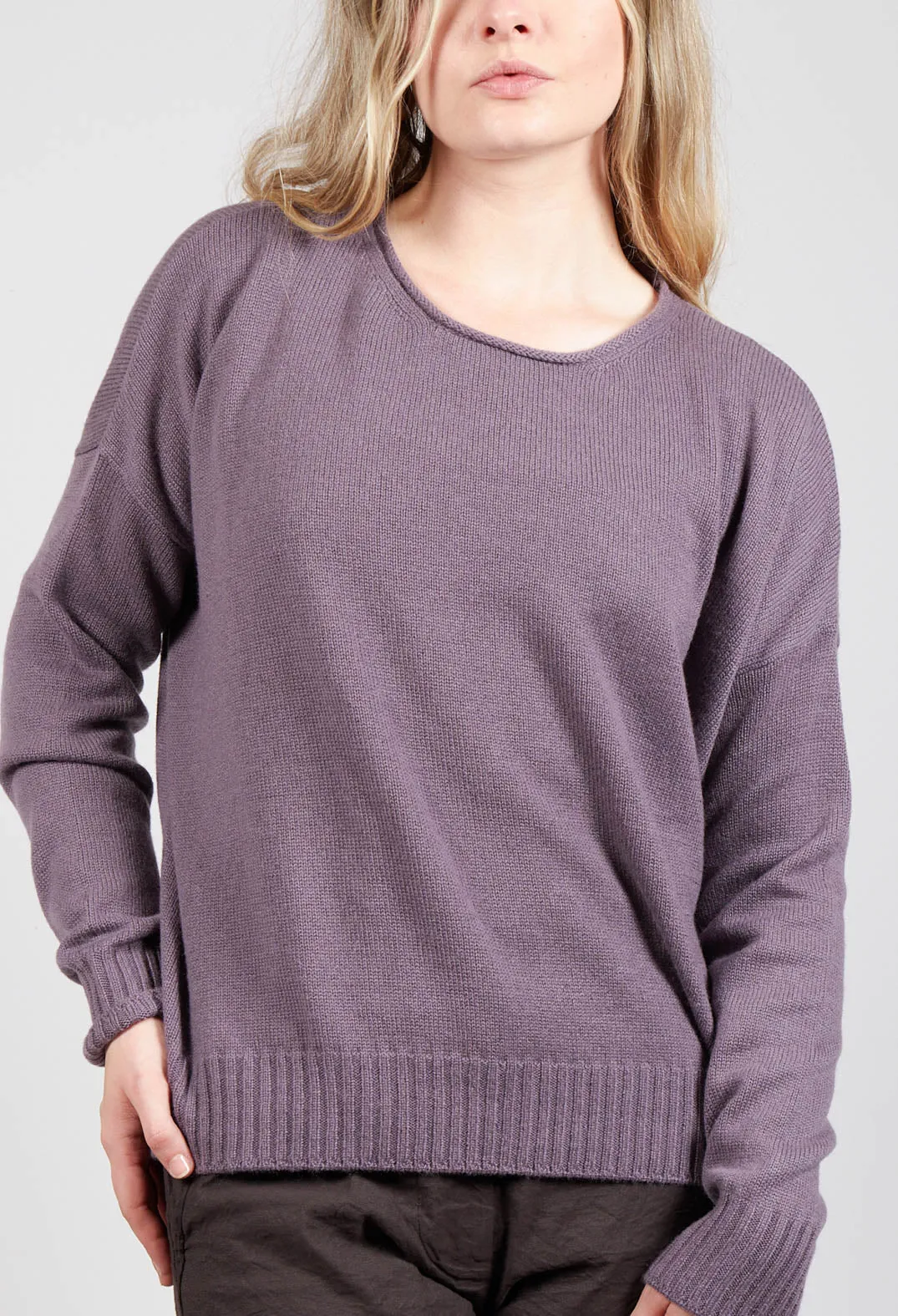 Boxy Pullover in Melanzana