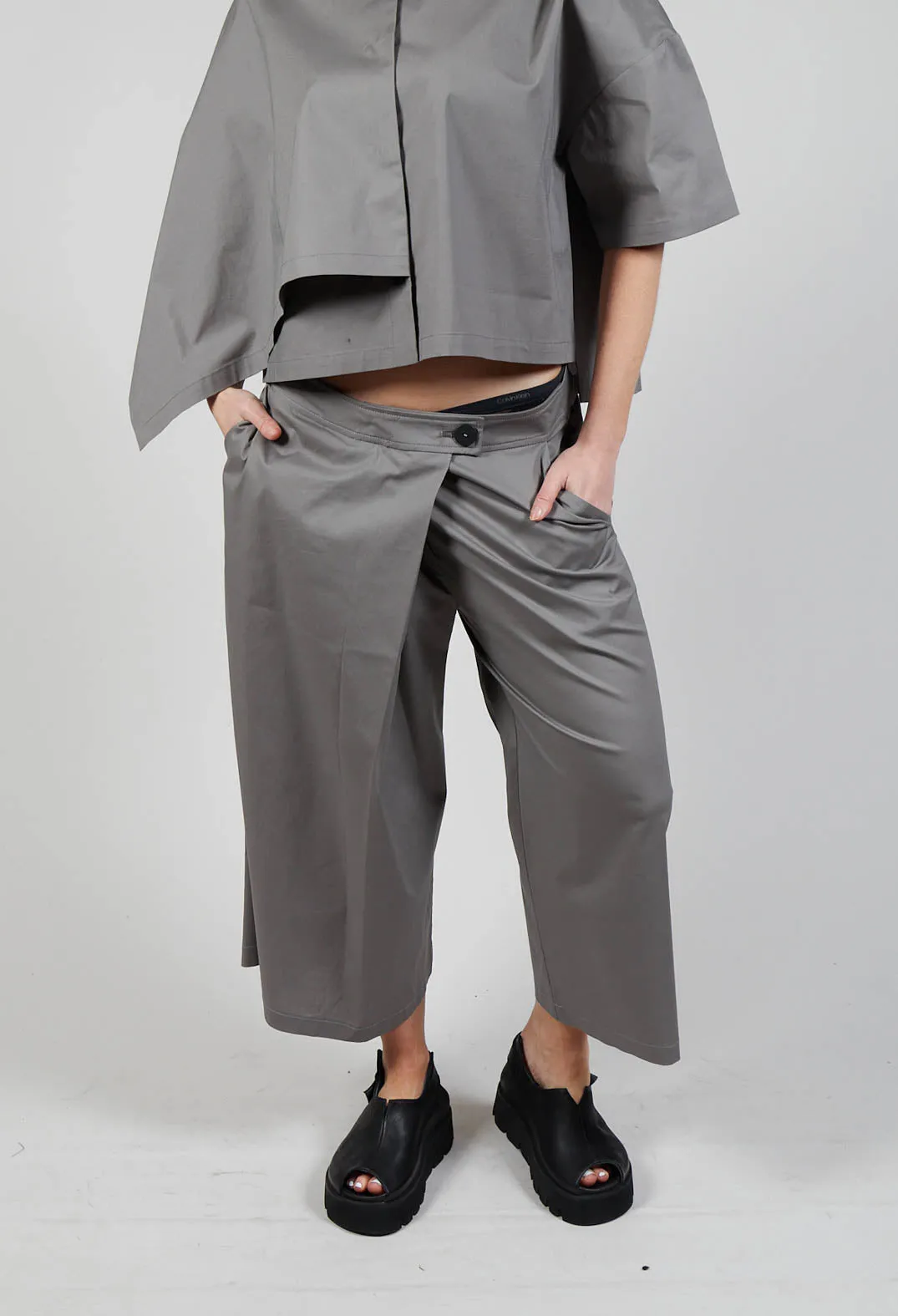 COSE Trousers in Grey Brown