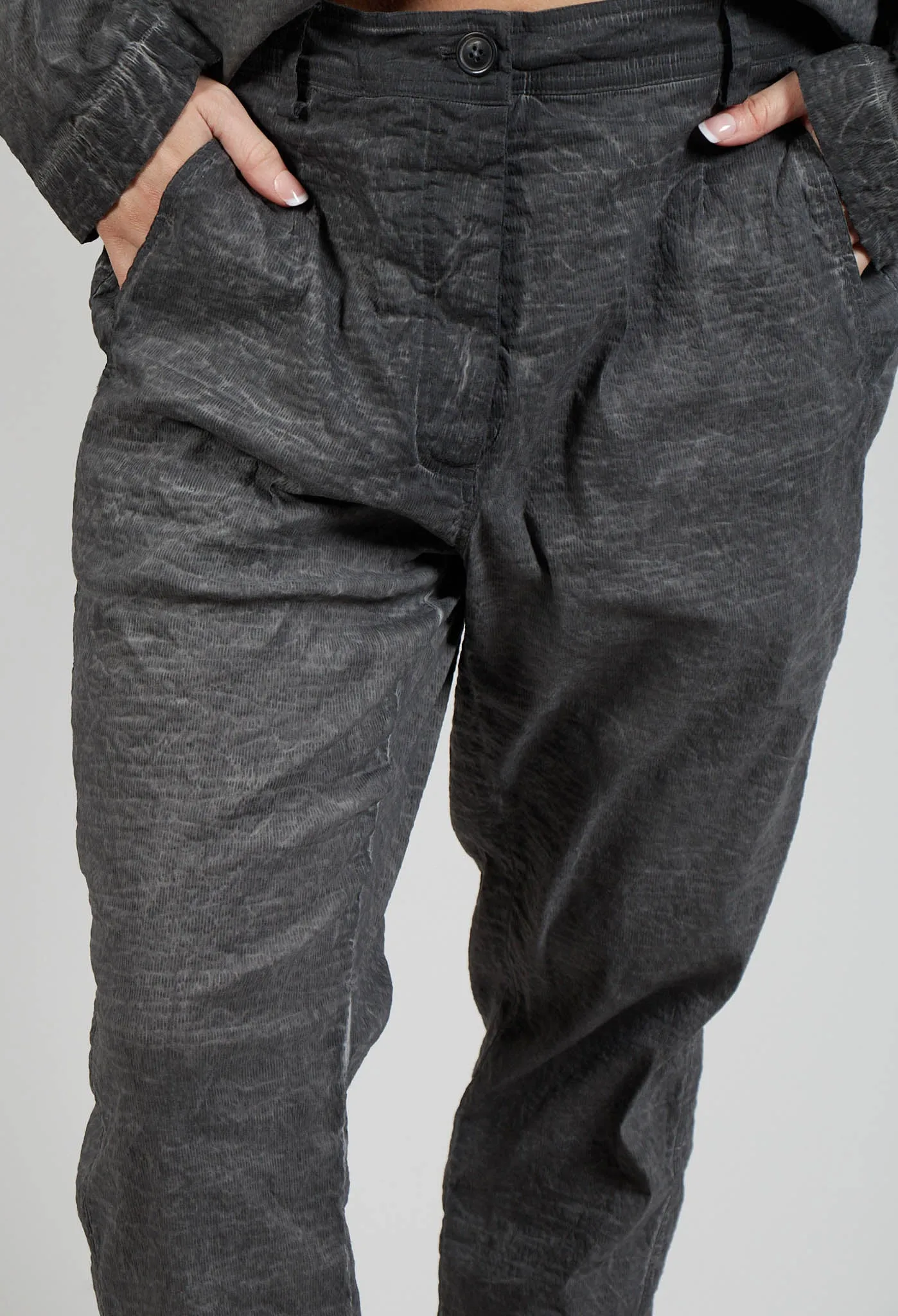 Cropped Trousers in Coal Cloud