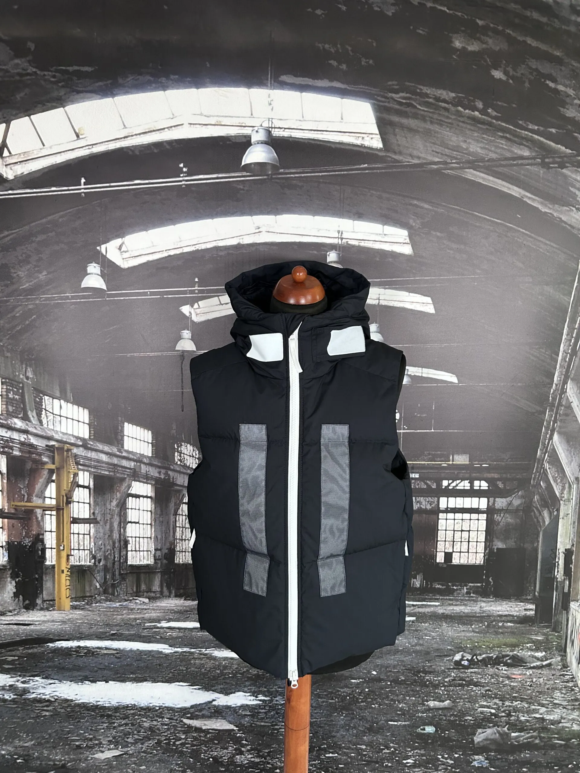 STONE ISLAND MARINA_RUBBER WAX POPLIN DOWN GILET