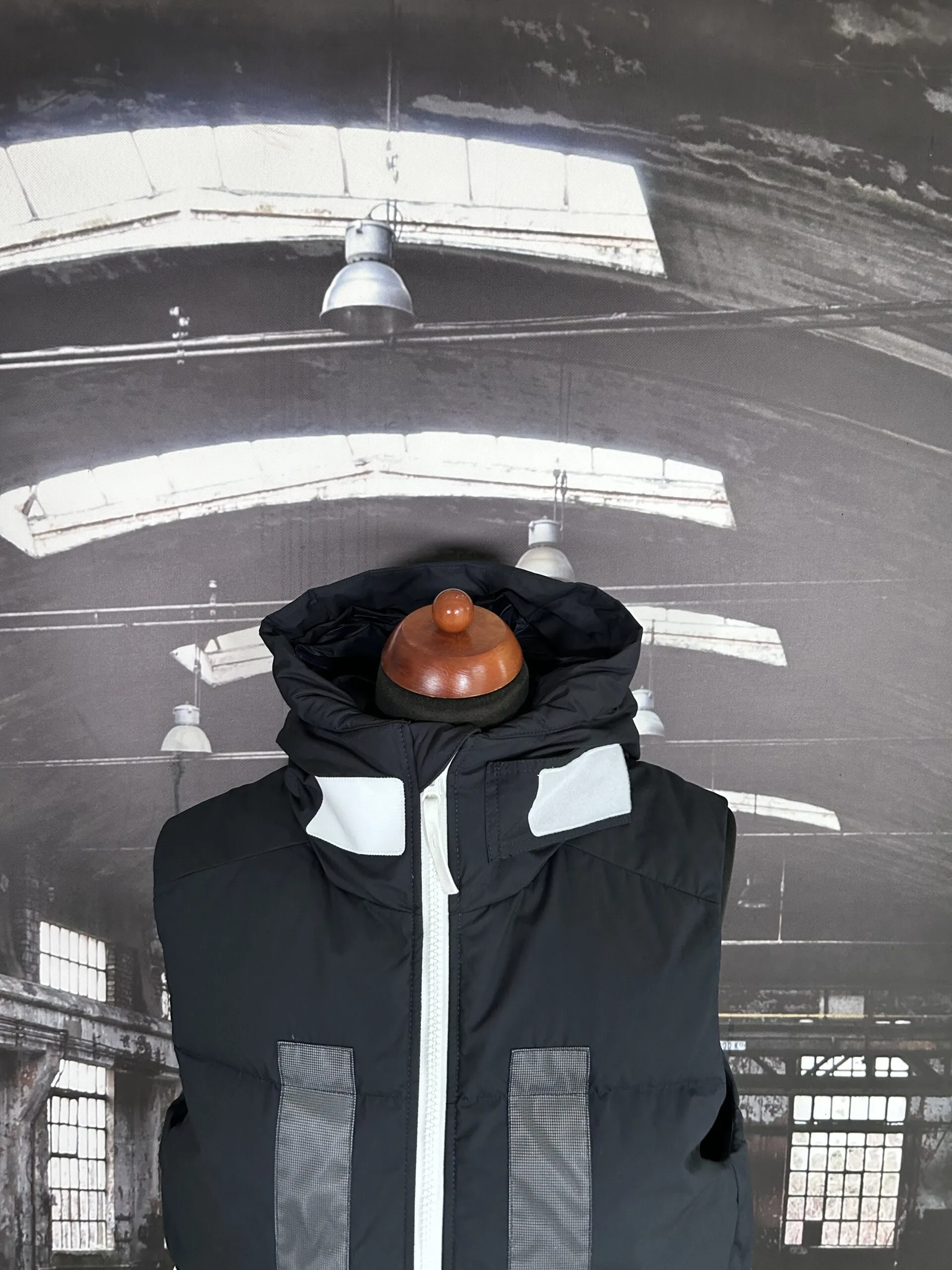 STONE ISLAND MARINA_RUBBER WAX POPLIN DOWN GILET