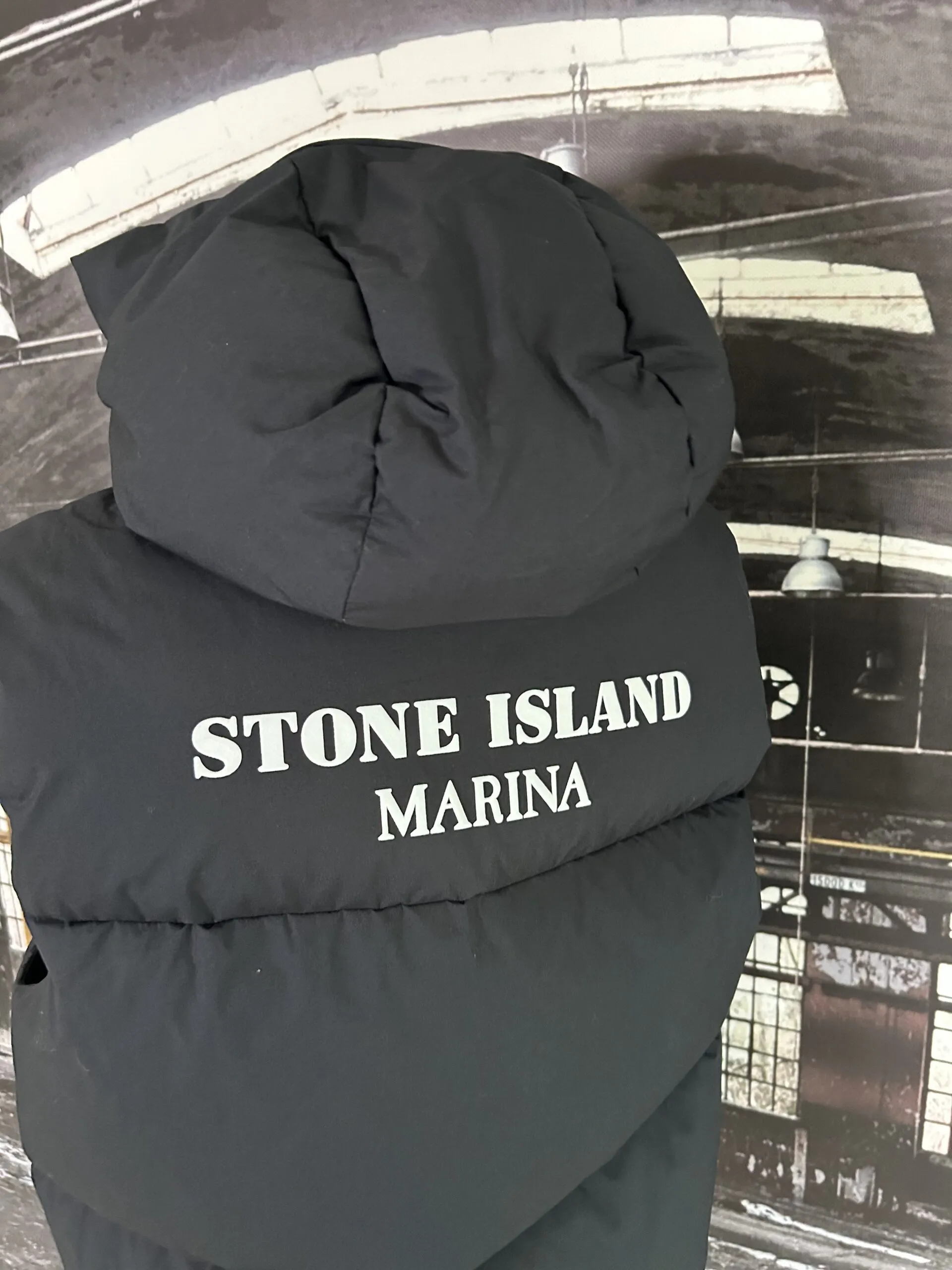 STONE ISLAND MARINA_RUBBER WAX POPLIN DOWN GILET