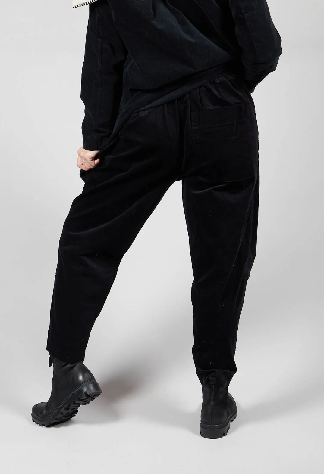 Terra V Trousers in Nero