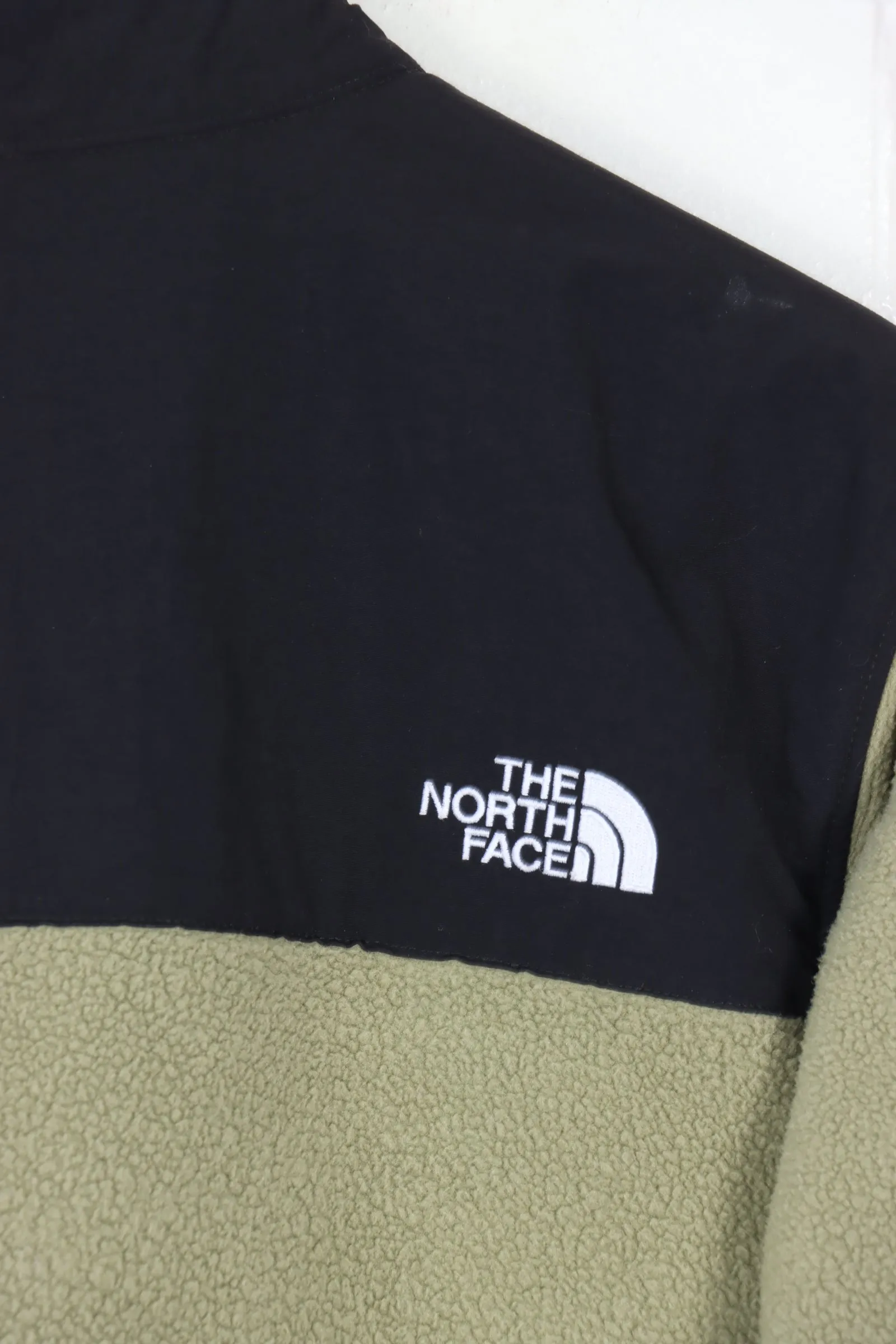 THE NORTH FACE Pistachio Embroidered Panel Fleece (M-L)